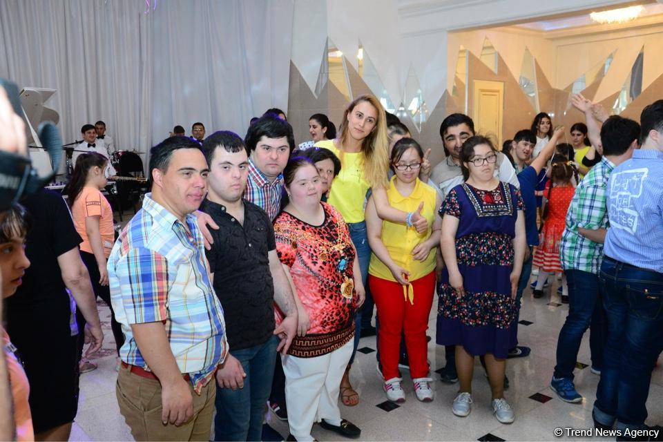 DTX-nin Mədəniyyət Mərkəzində Daun sindromlu uşaqlar üçün xeyriyyə tədbiri təşkil edilib (FOTO)