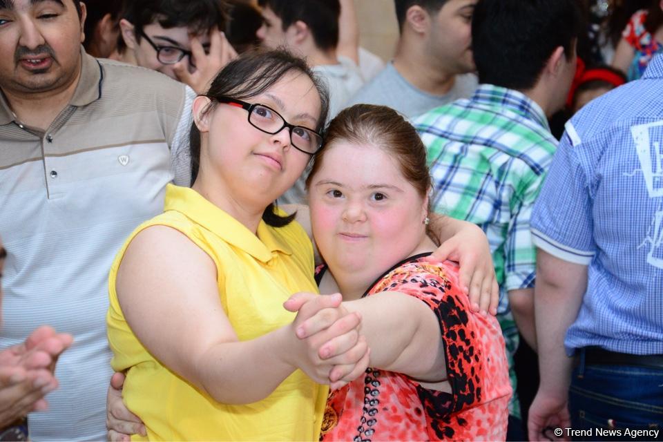 DTX-nin Mədəniyyət Mərkəzində Daun sindromlu uşaqlar üçün xeyriyyə tədbiri təşkil edilib (FOTO)