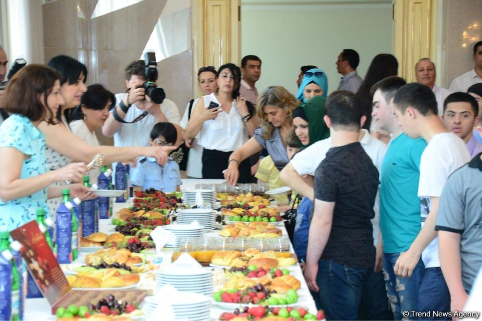 DTX-nin Mədəniyyət Mərkəzində Daun sindromlu uşaqlar üçün xeyriyyə tədbiri təşkil edilib (FOTO)