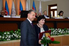 AMEA alimlərə adlı mükafatlar verdi (FOTO)