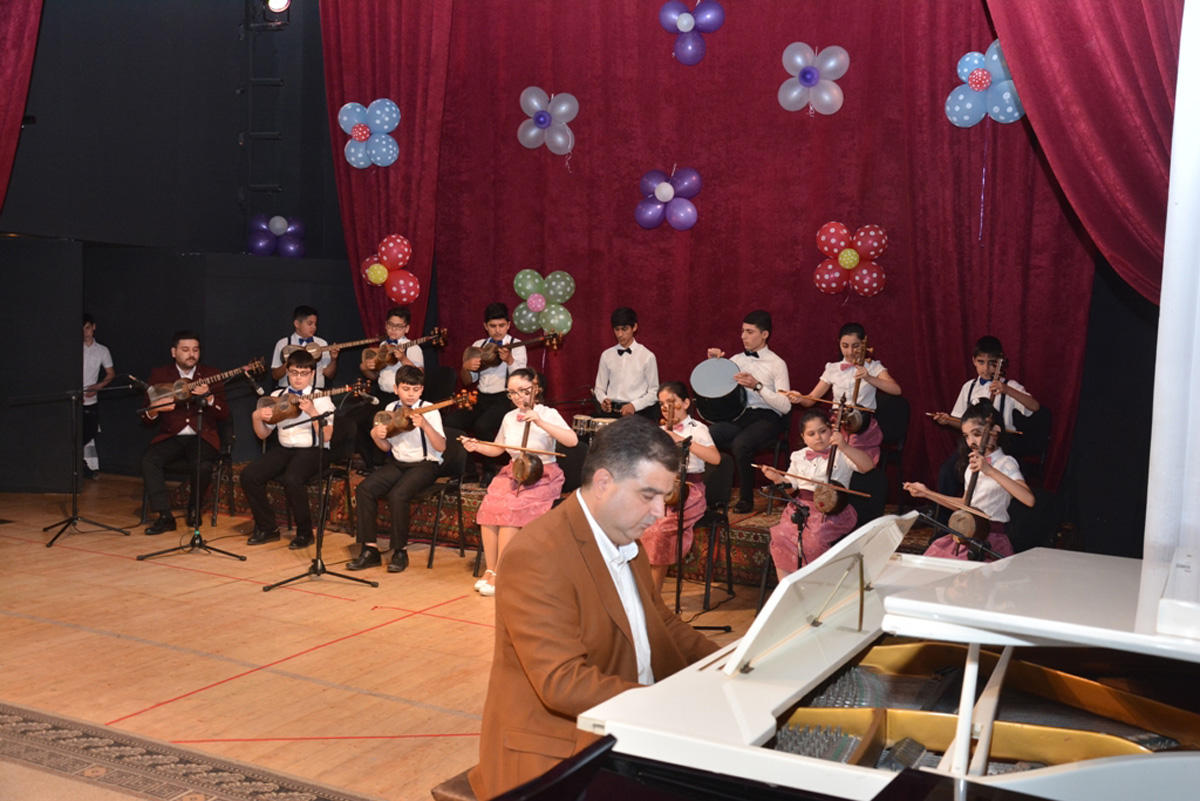 Musiqi məktəbi hesabat konserti keçirib (FOTO)
