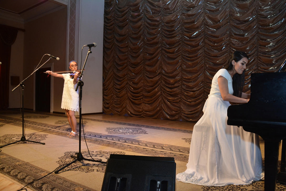 Musiqi məktəbi hesabat konserti keçirib (FOTO)
