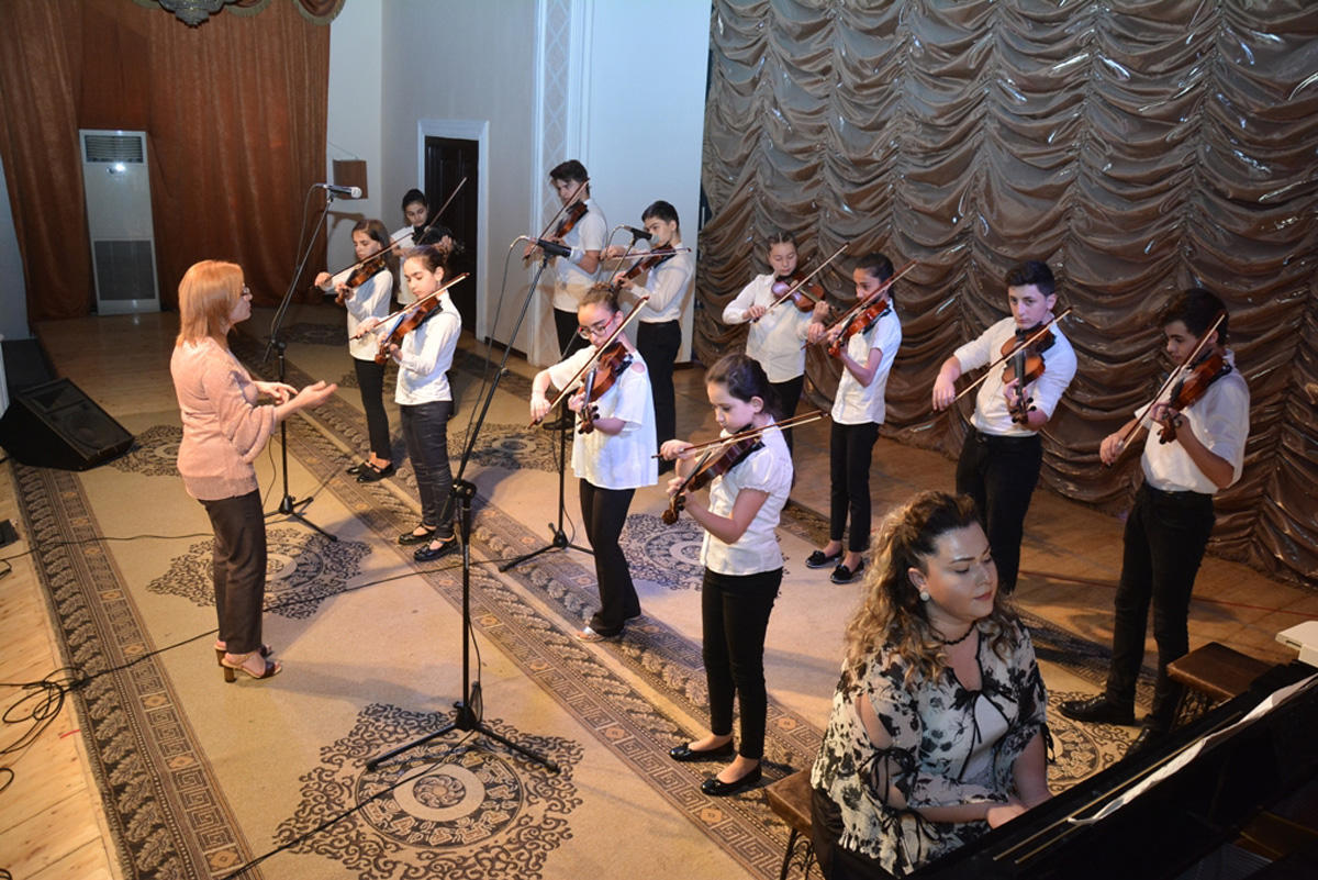 Musiqi məktəbi hesabat konserti keçirib (FOTO)