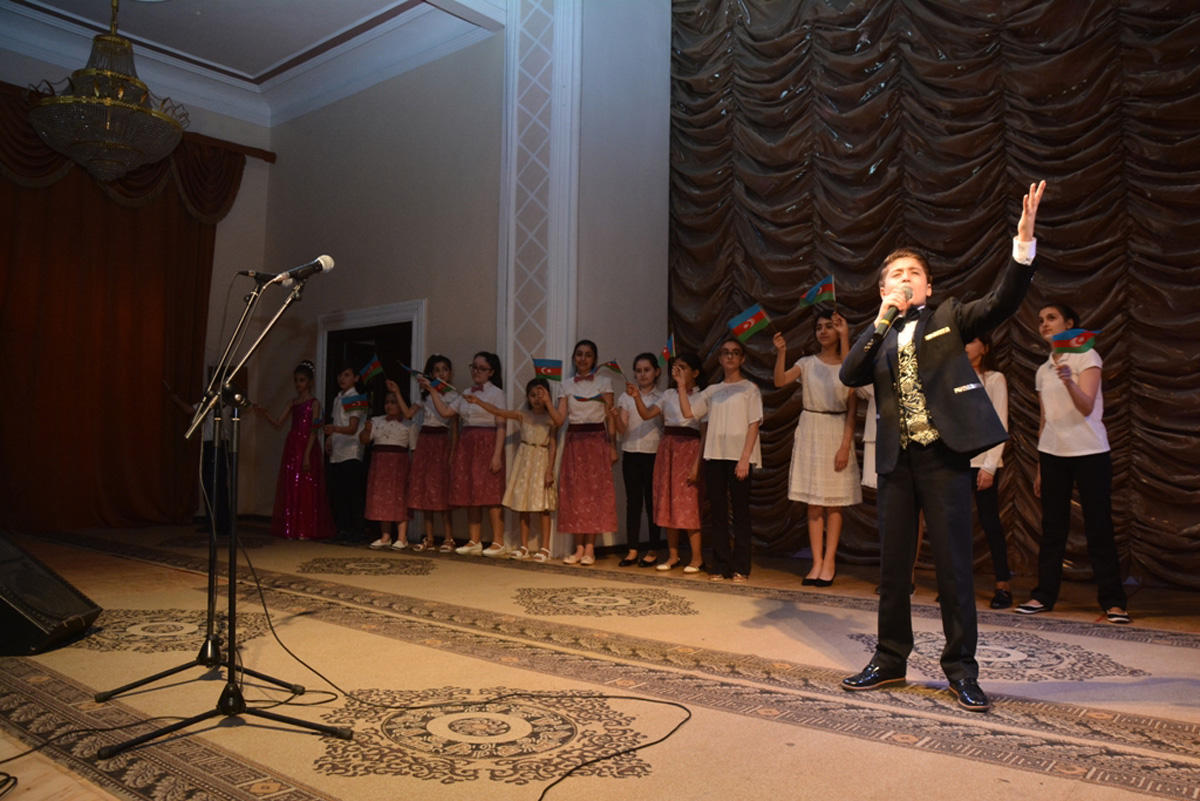 Musiqi məktəbi hesabat konserti keçirib (FOTO)