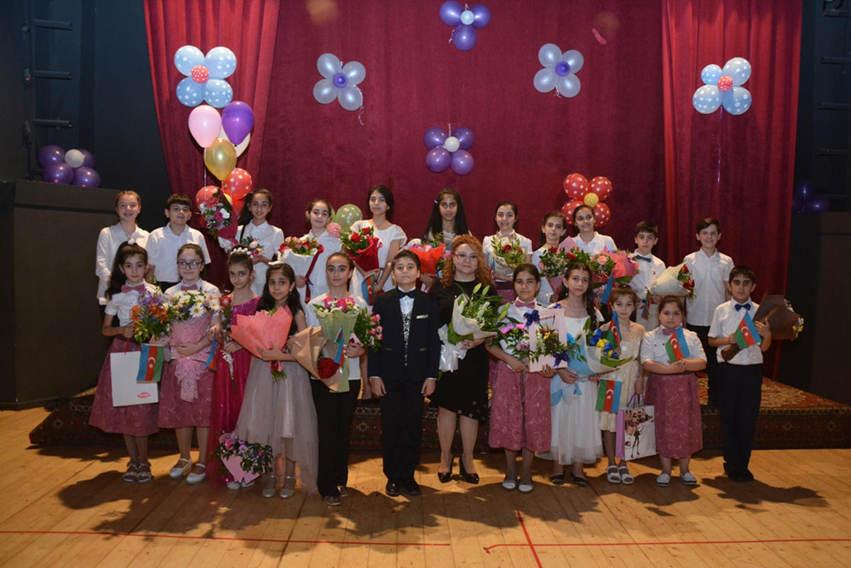 Musiqi məktəbi hesabat konserti keçirib (FOTO)
