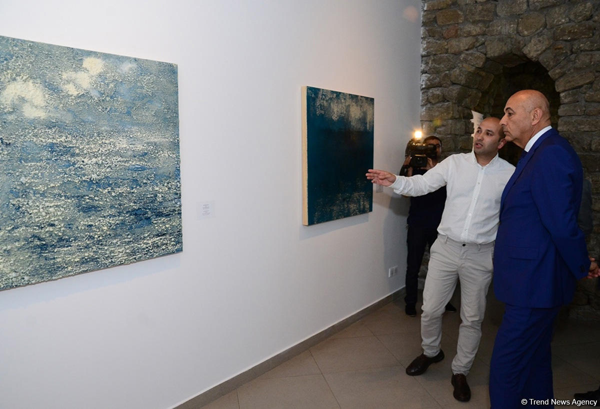 YAY Qalereyasında "Cismani peyzajlar" adlı qrup sərgisi açılıb (FOTO)