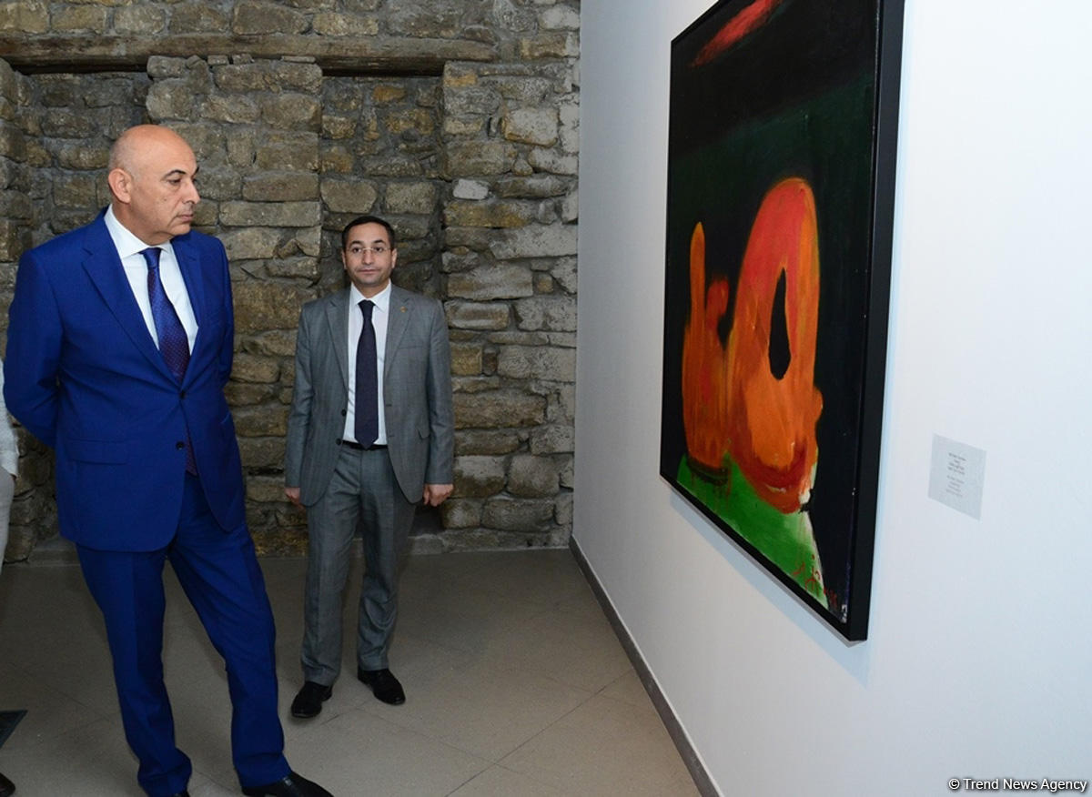 YAY Qalereyasında "Cismani peyzajlar" adlı qrup sərgisi açılıb (FOTO)
