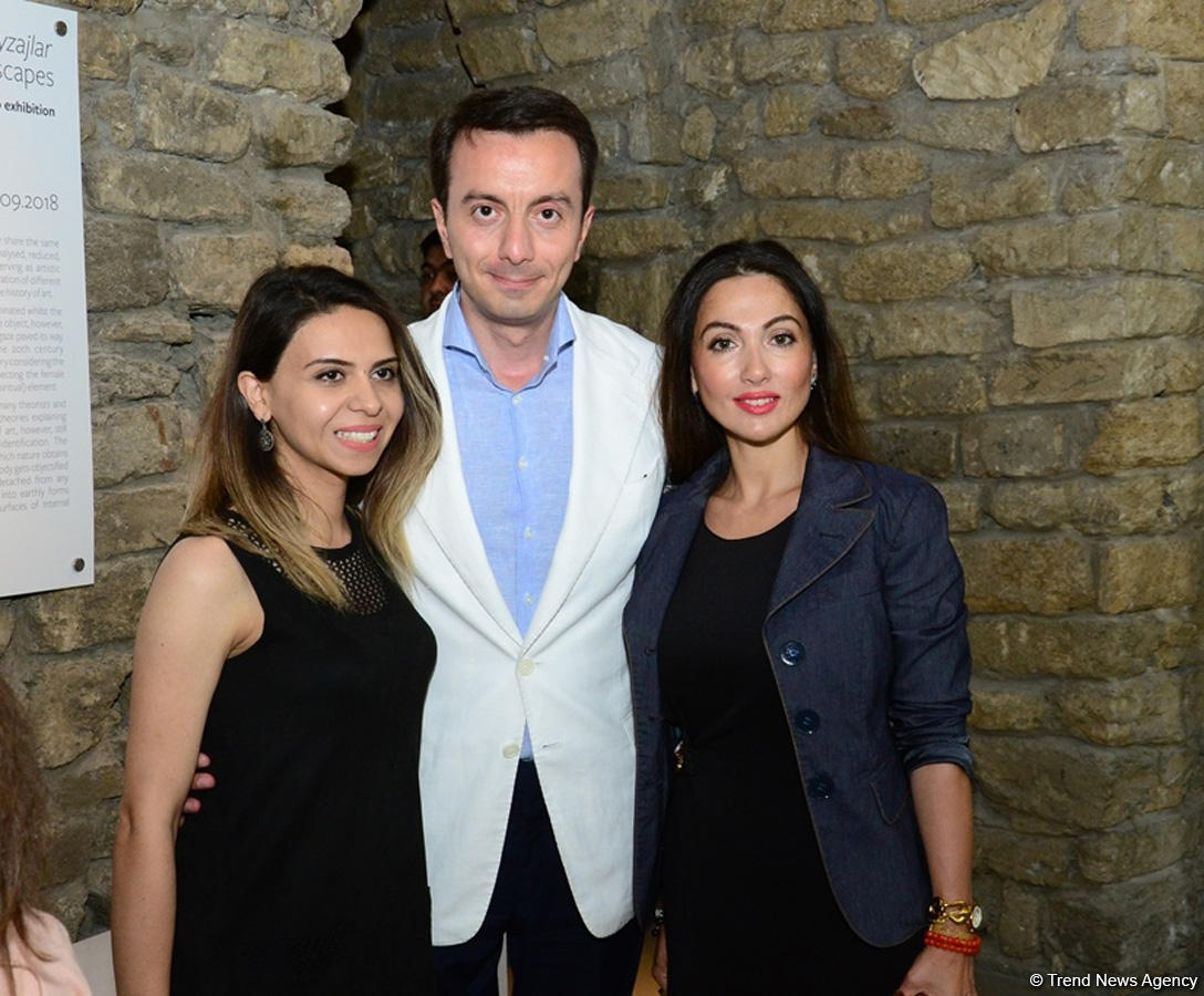 YAY Qalereyasında "Cismani peyzajlar" adlı qrup sərgisi açılıb (FOTO)