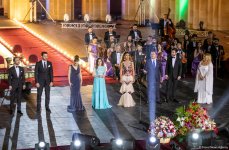 Aygün Səmədzadənin möhtəşəm yaradıcılıq gecəsi: azan, mələklər, Müşərrəf Akay, ulduzlu səma (FOTO)