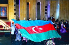 Aygün Səmədzadənin möhtəşəm yaradıcılıq gecəsi: azan, mələklər, Müşərrəf Akay, ulduzlu səma (FOTO)