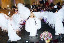 Aygün Səmədzadənin möhtəşəm yaradıcılıq gecəsi: azan, mələklər, Müşərrəf Akay, ulduzlu səma (FOTO)