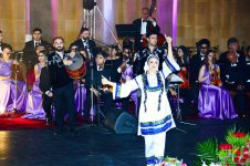 Aygün Səmədzadənin möhtəşəm yaradıcılıq gecəsi: azan, mələklər, Müşərrəf Akay, ulduzlu səma (FOTO)