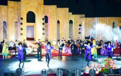 Aygün Səmədzadənin möhtəşəm yaradıcılıq gecəsi: azan, mələklər, Müşərrəf Akay, ulduzlu səma (FOTO)