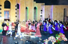 Aygün Səmədzadənin möhtəşəm yaradıcılıq gecəsi: azan, mələklər, Müşərrəf Akay, ulduzlu səma (FOTO)