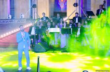 Aygün Səmədzadənin möhtəşəm yaradıcılıq gecəsi: azan, mələklər, Müşərrəf Akay, ulduzlu səma (FOTO)