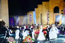 Aygün Səmədzadənin möhtəşəm yaradıcılıq gecəsi: azan, mələklər, Müşərrəf Akay, ulduzlu səma (FOTO)