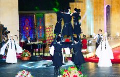 Aygün Səmədzadənin möhtəşəm yaradıcılıq gecəsi: azan, mələklər, Müşərrəf Akay, ulduzlu səma (FOTO)