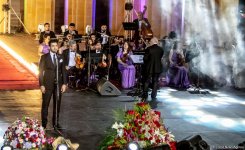 Aygün Səmədzadənin möhtəşəm yaradıcılıq gecəsi: azan, mələklər, Müşərrəf Akay, ulduzlu səma (FOTO)
