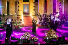 Aygün Səmədzadənin möhtəşəm yaradıcılıq gecəsi: azan, mələklər, Müşərrəf Akay, ulduzlu səma (FOTO)