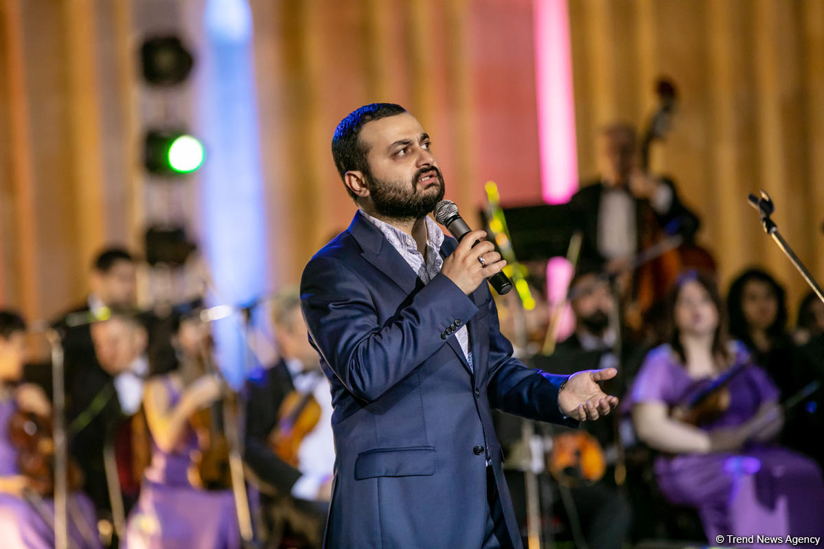 Aygün Səmədzadənin möhtəşəm yaradıcılıq gecəsi: azan, mələklər, Müşərrəf Akay, ulduzlu səma (FOTO)