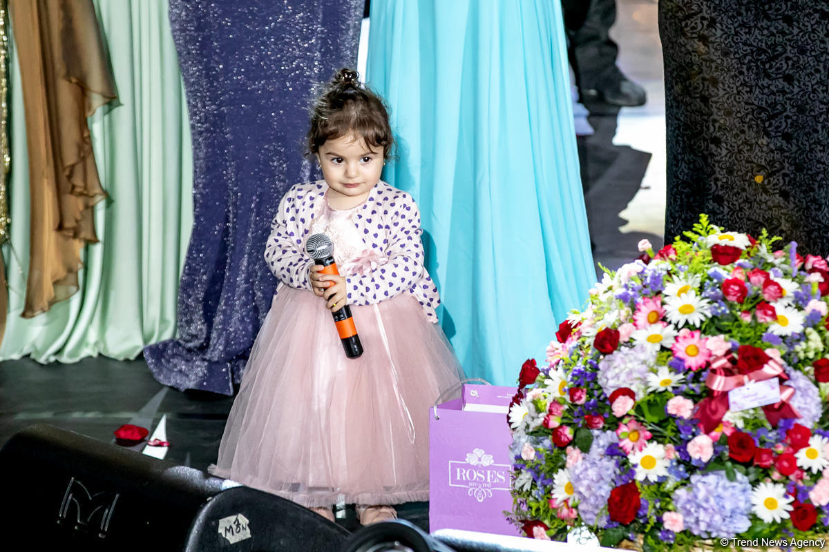 Aygün Səmədzadənin möhtəşəm yaradıcılıq gecəsi: azan, mələklər, Müşərrəf Akay, ulduzlu səma (FOTO)