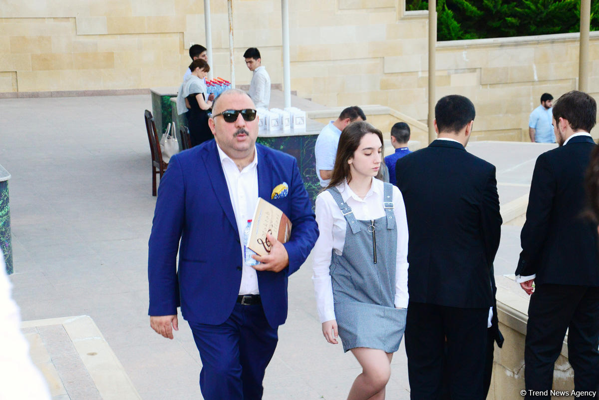 Aygün Səmədzadənin möhtəşəm yaradıcılıq gecəsi: azan, mələklər, Müşərrəf Akay, ulduzlu səma (FOTO)