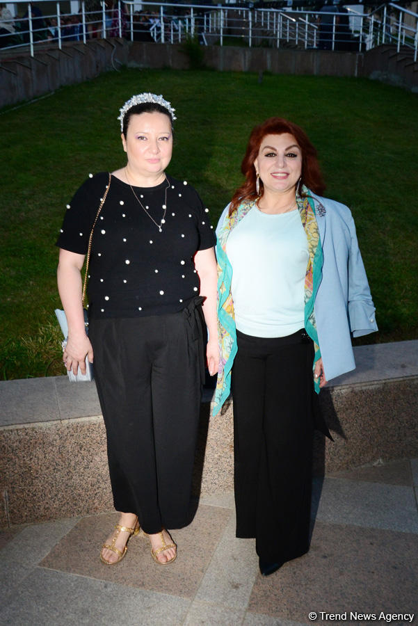 Aygün Səmədzadənin möhtəşəm yaradıcılıq gecəsi: azan, mələklər, Müşərrəf Akay, ulduzlu səma (FOTO)