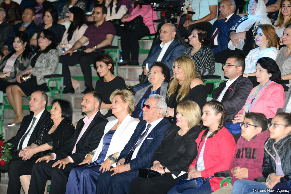 Aygün Səmədzadənin möhtəşəm yaradıcılıq gecəsi: azan, mələklər, Müşərrəf Akay, ulduzlu səma (FOTO)