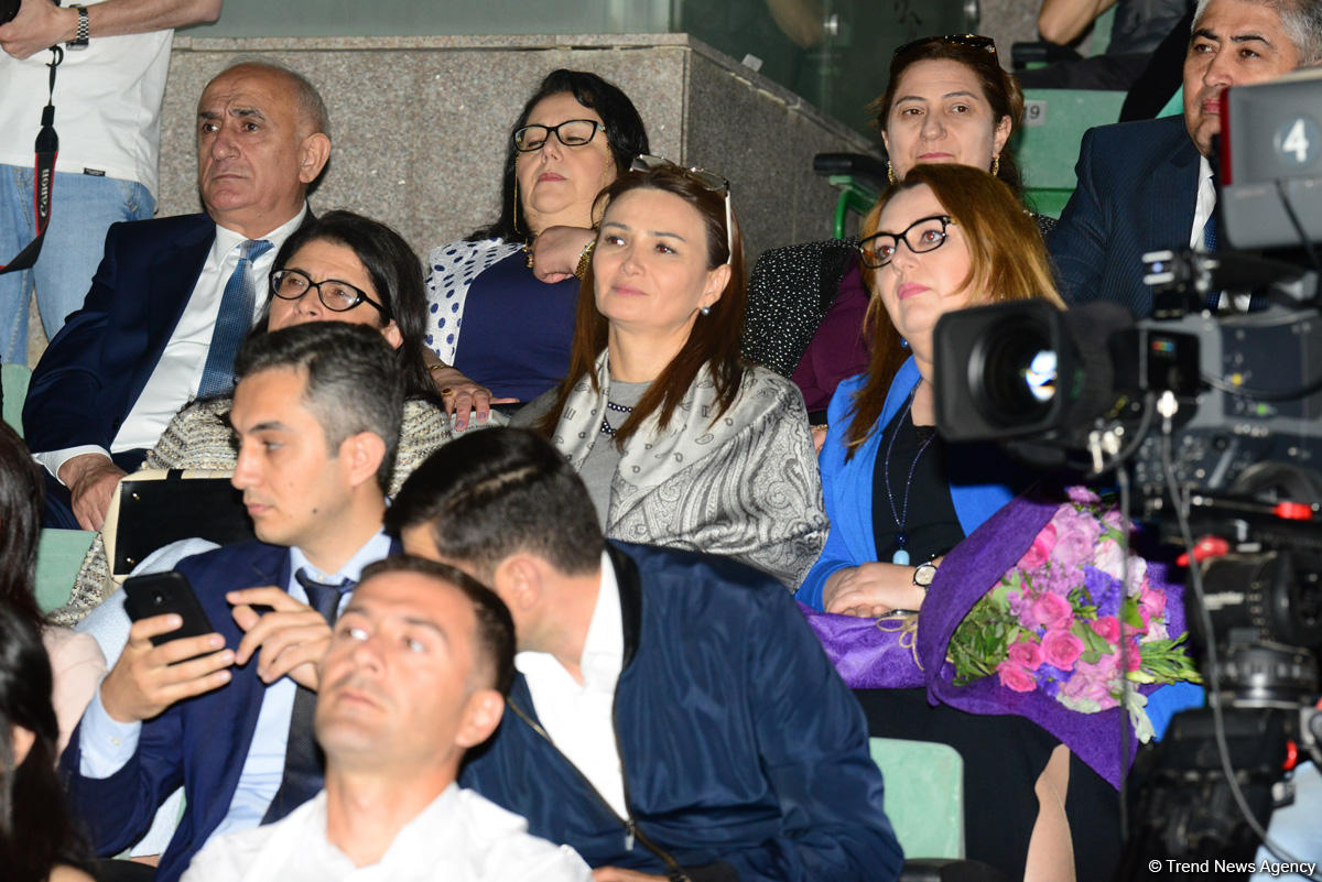 Aygün Səmədzadənin möhtəşəm yaradıcılıq gecəsi: azan, mələklər, Müşərrəf Akay, ulduzlu səma (FOTO)