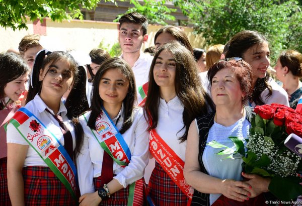 "Son zəng"i çalınanlar (FOTOSESSİYA)