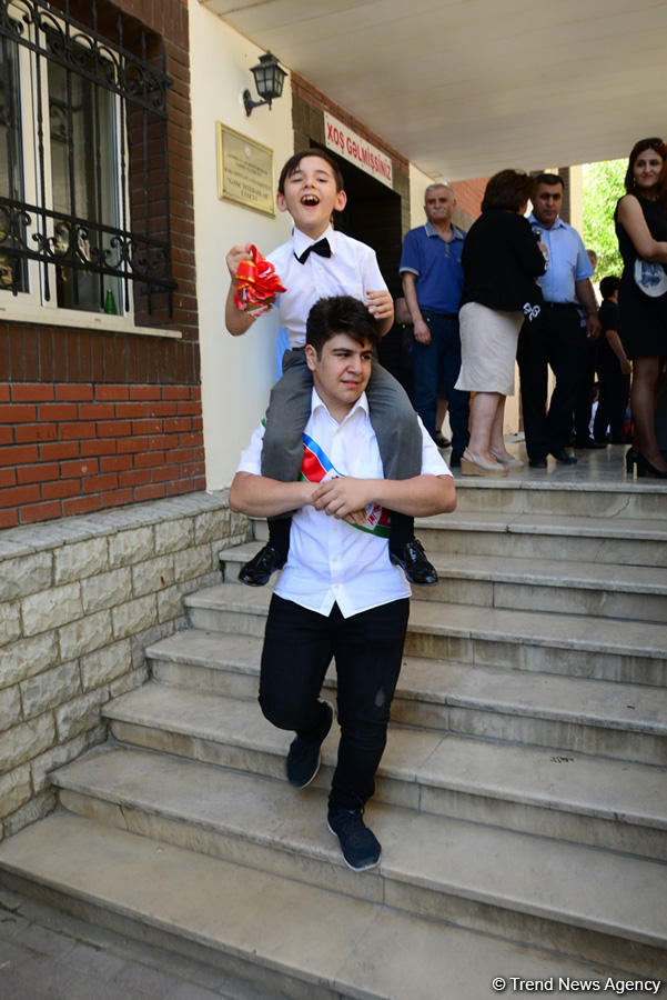 "Son zəng"i çalınanlar (FOTOSESSİYA)