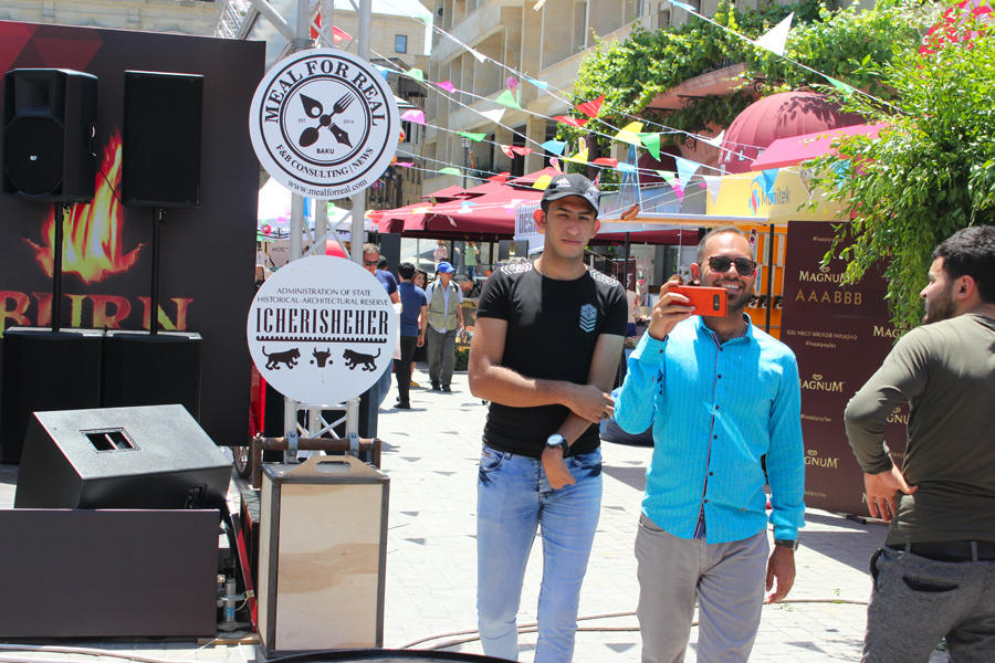 İçəri Şəhərdə Baku Summer Food Fest yemək festivalı başladı (FOTO)