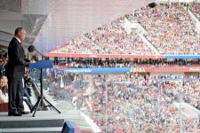 Prezident İlham Əliyev və birinci xanım Mehriban Əliyeva Moskvada futbol üzrə dünya çempionatının təntənəli açılış mərasimində iştirak ediblər (FOTO)