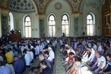 Ramazan bayramı münasibətilə Təzəpir məscidində bayram namazı qılınb (FOTO)