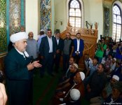 Ramazan bayramı münasibətilə Təzəpir məscidində bayram namazı qılınb (FOTO)