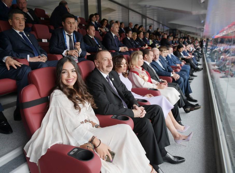 Prezident İlham Əliyev və birinci xanım Mehriban Əliyeva Moskvada futbol üzrə dünya çempionatının təntənəli açılış mərasimində iştirak ediblər (FOTO)