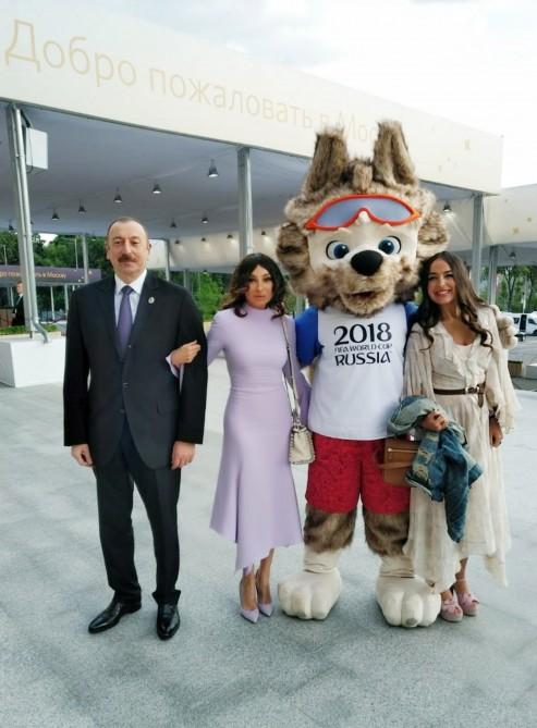 Prezident İlham Əliyev və birinci xanım Mehriban Əliyeva Moskvada futbol üzrə dünya çempionatının təntənəli açılış mərasimində iştirak ediblər (FOTO)
