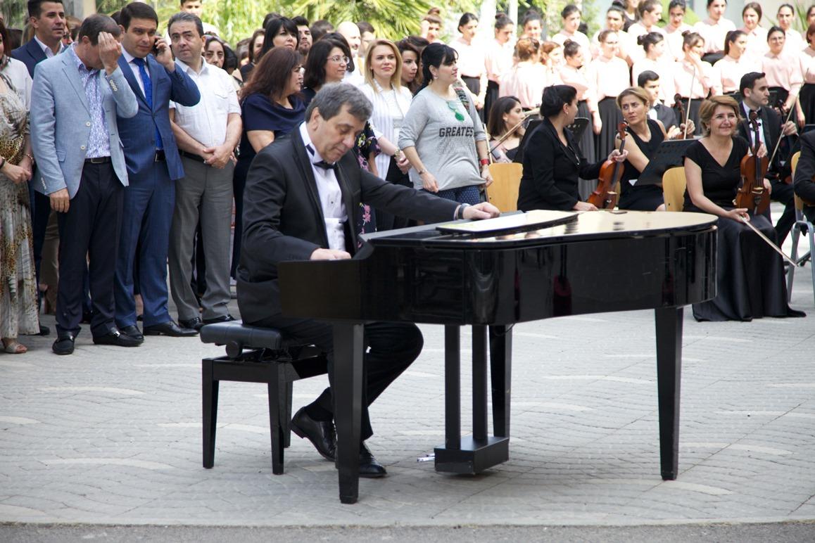Ramil Qasımovdan Milli Qurtuluş Gününə töhfə - “Vətən nəğməsi” (FOTO/VİDEO)
