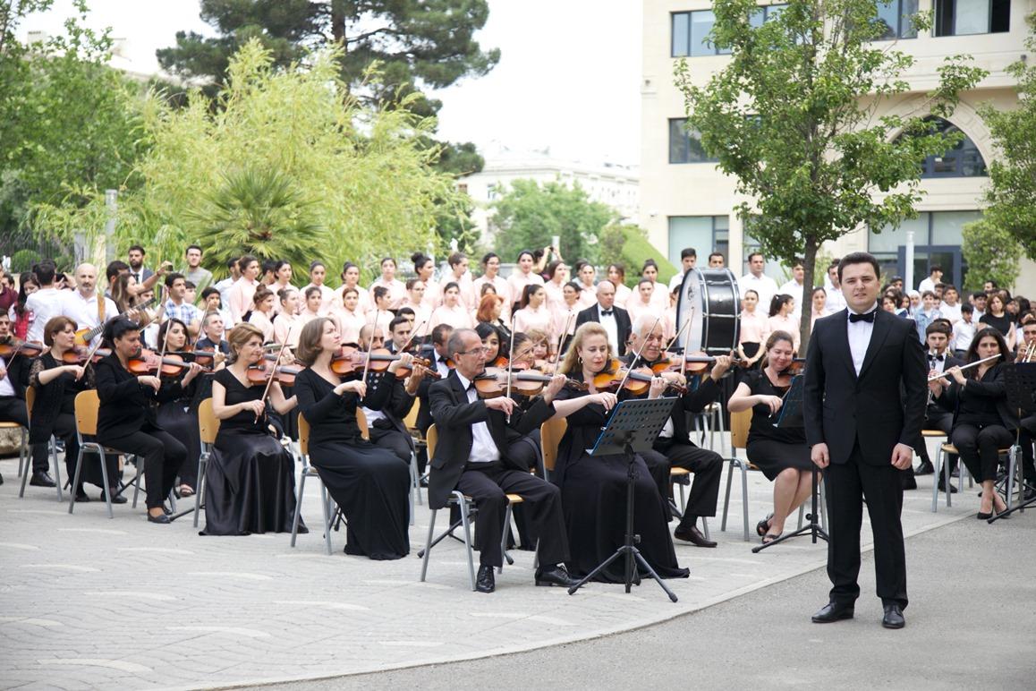 Ramil Qasımovdan Milli Qurtuluş Gününə töhfə - “Vətən nəğməsi” (FOTO/VİDEO)