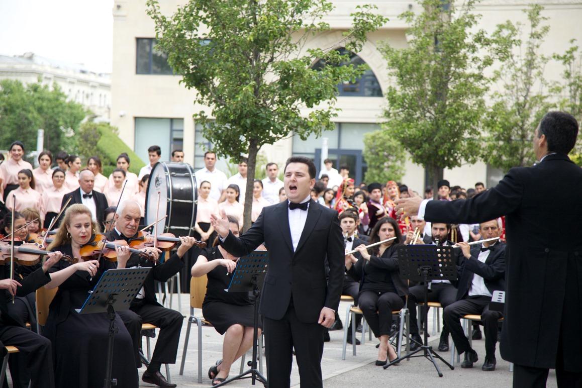 Ramil Qasımovdan Milli Qurtuluş Gününə töhfə - “Vətən nəğməsi” (FOTO/VİDEO)