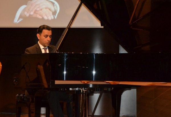 Beynəlxalq Muğam Mərkəzində Milli Qurtuluş gününə həsr olunmuş təntənəli tədbir kecirilib (FOTO)