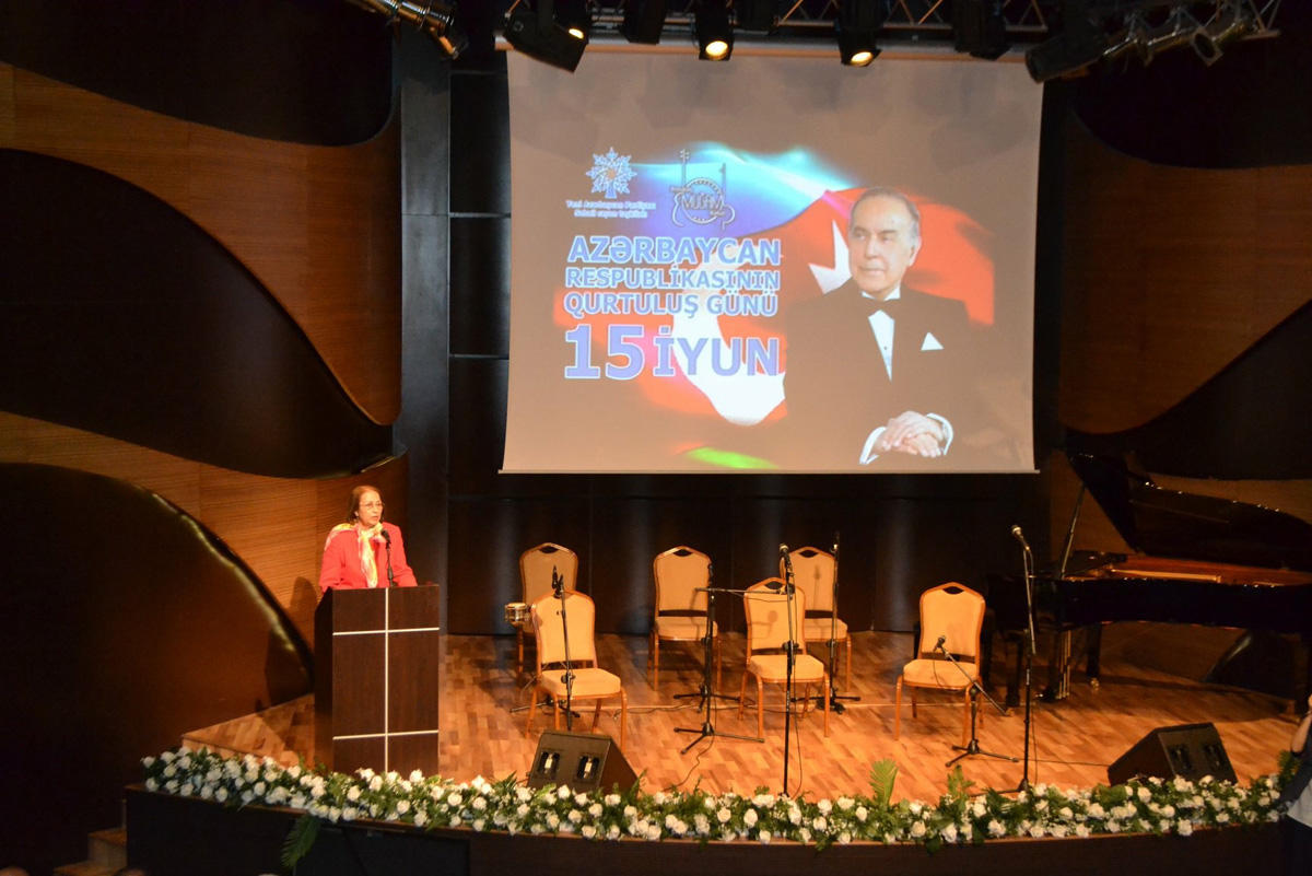 Beynəlxalq Muğam Mərkəzində Milli Qurtuluş gününə həsr olunmuş təntənəli tədbir kecirilib (FOTO)