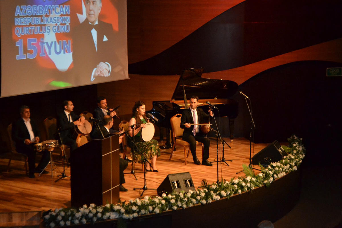 Beynəlxalq Muğam Mərkəzində Milli Qurtuluş gününə həsr olunmuş təntənəli tədbir kecirilib (FOTO)
