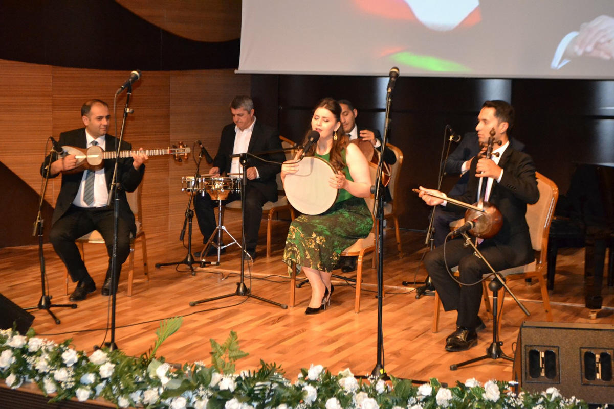 Beynəlxalq Muğam Mərkəzində Milli Qurtuluş gününə həsr olunmuş təntənəli tədbir kecirilib (FOTO)