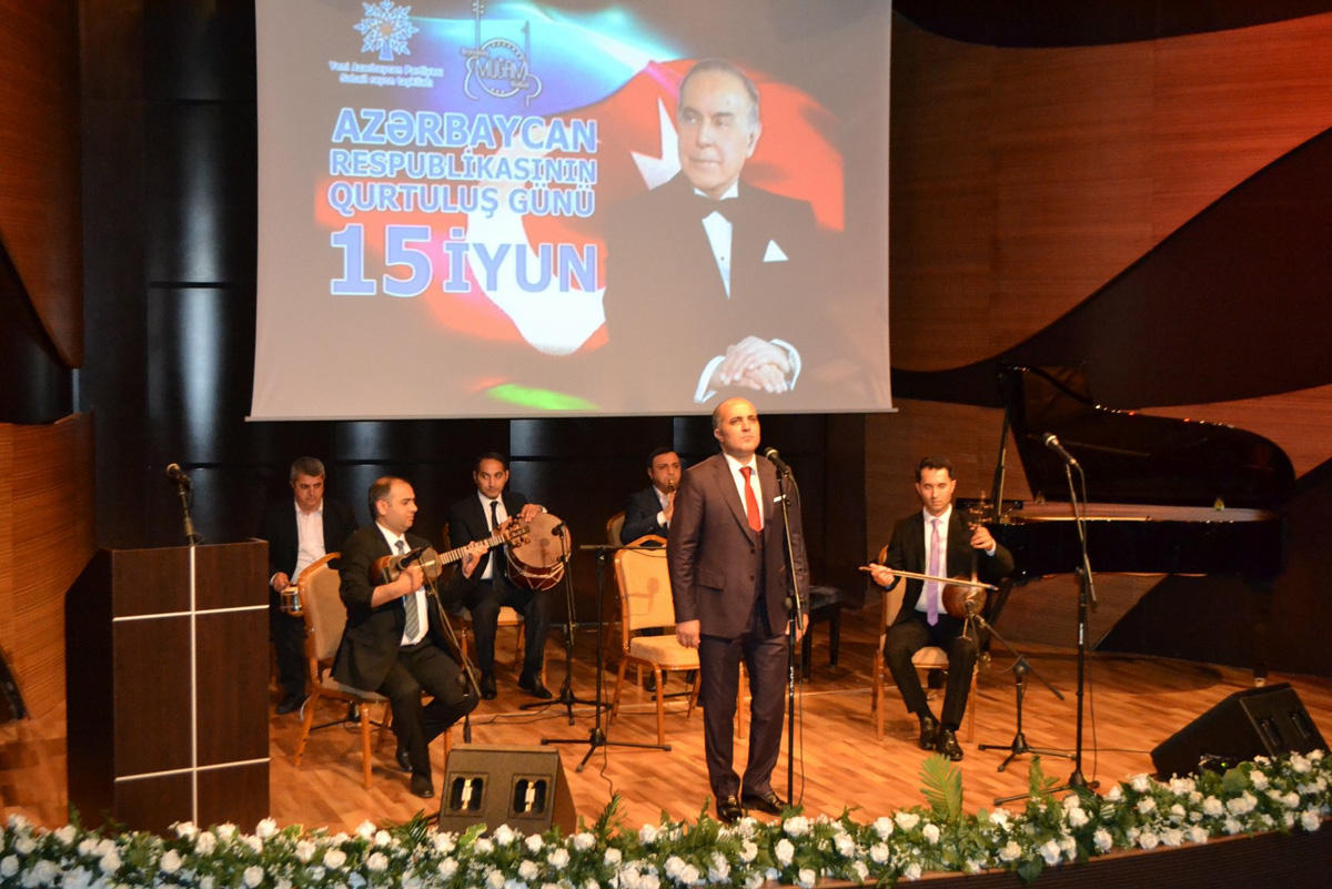 Beynəlxalq Muğam Mərkəzində Milli Qurtuluş gününə həsr olunmuş təntənəli tədbir kecirilib (FOTO)