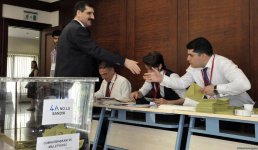 Azərbaycandakı Türkiyə vətəndaşları səs verməyə başlayıblar (FOTO)