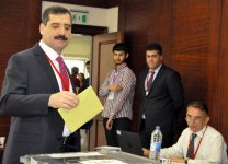 Azərbaycandakı Türkiyə vətəndaşları səs verməyə başlayıblar (FOTO)
