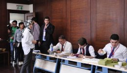 Azərbaycandakı Türkiyə vətəndaşları səs verməyə başlayıblar (FOTO)