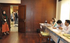 Azərbaycandakı Türkiyə vətəndaşları səs verməyə başlayıblar (FOTO)
