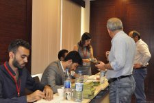 Azərbaycandakı Türkiyə vətəndaşları səs verməyə başlayıblar (FOTO)